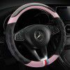 The manufacturer makes a new style handle set, which can be used in four seasons. The steering wheel cover is made of leather, carbon fiber and six colors