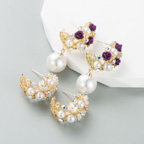 Cross border Fashion Earrings: light luxury alloy inlaid with pearl flowers, silver needle earrings, female high-level sense, personalized walk show earrings